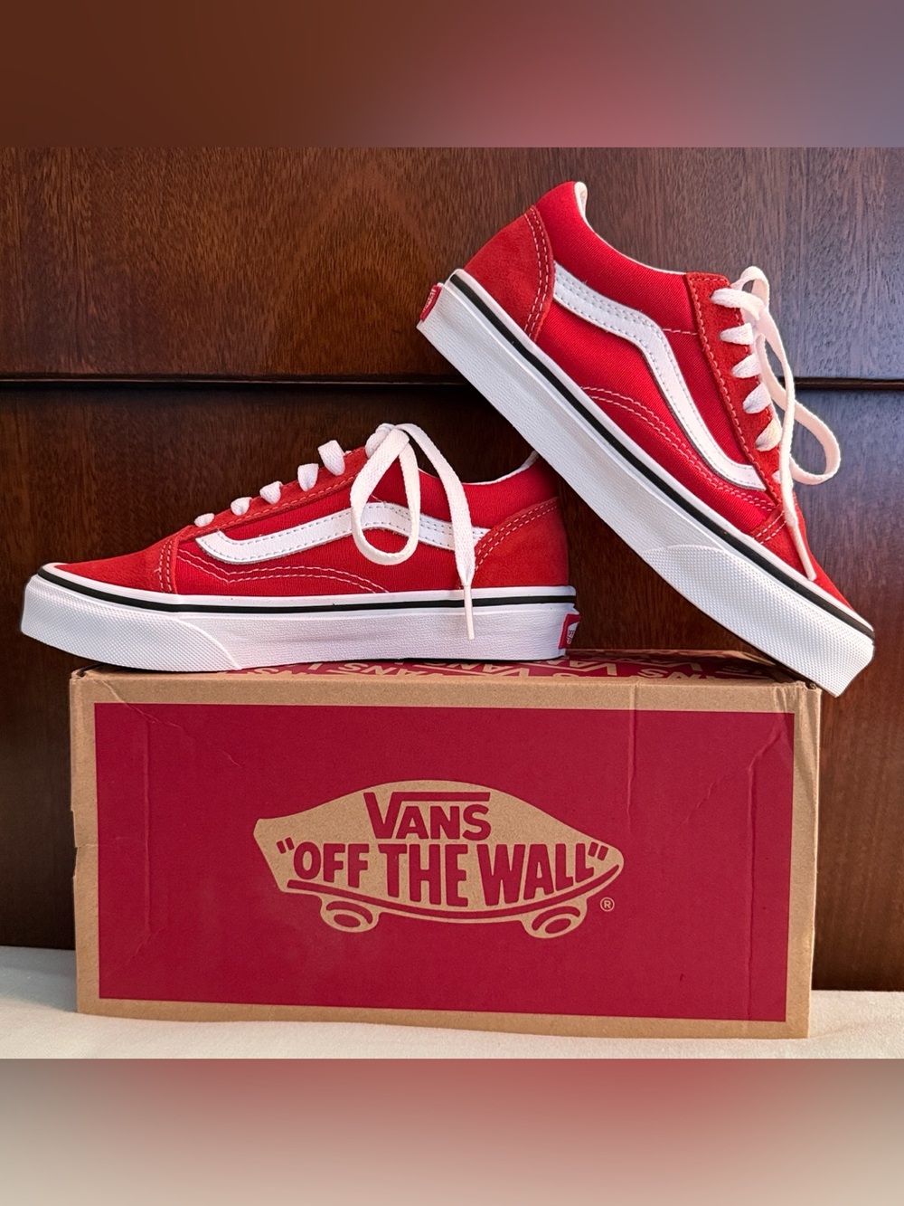 🆕 Vans Kids Old Skool Sneakers in Red and White ⭐️ Make an offer today!!! ⭐️